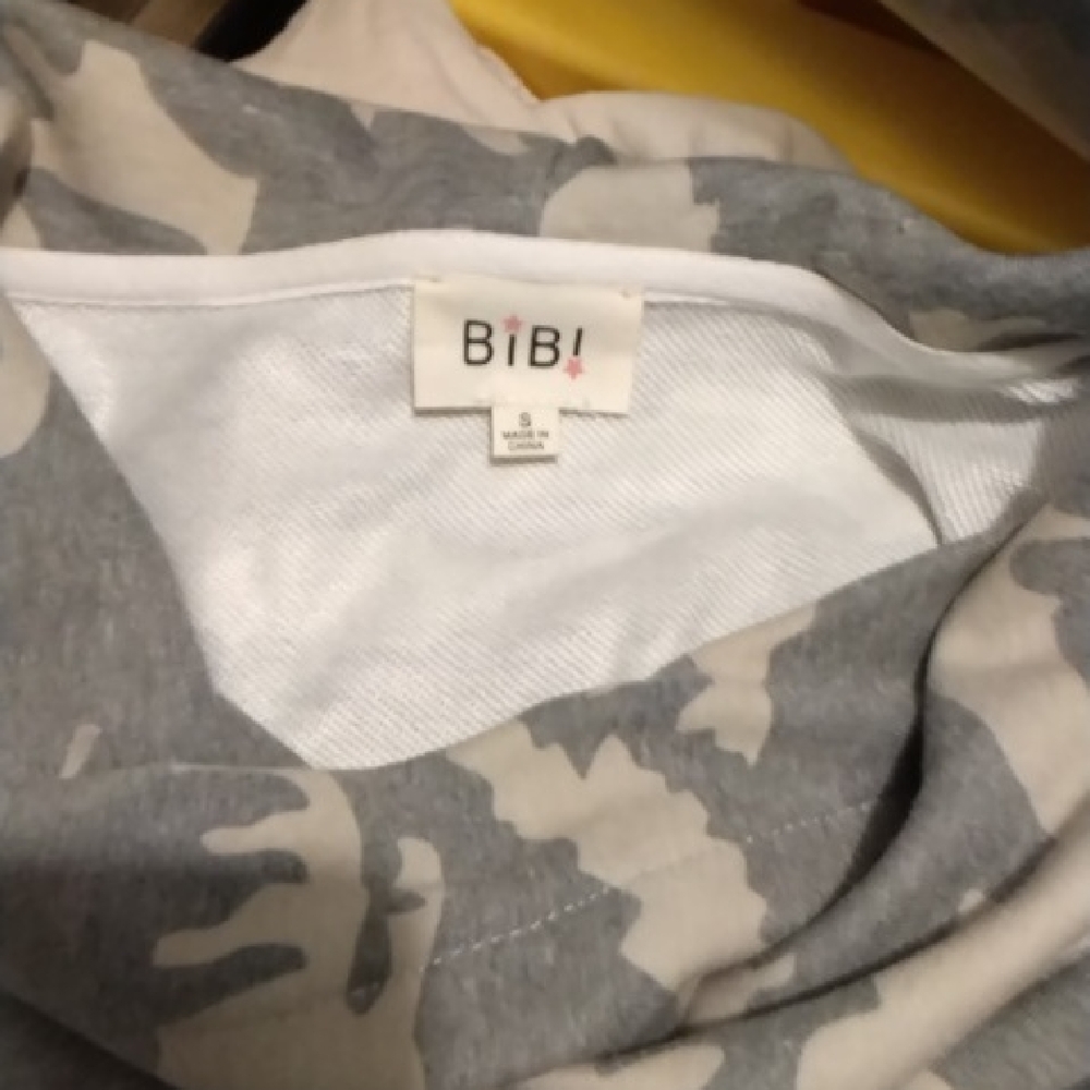 BiBi Women's Gray & Cream Camo Knit Pullover